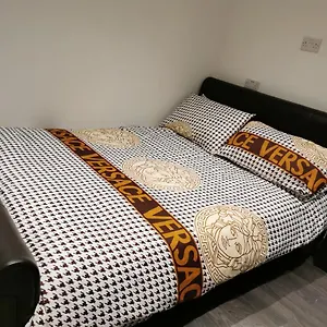 Studio Self Contained Double Bedroom Apartment