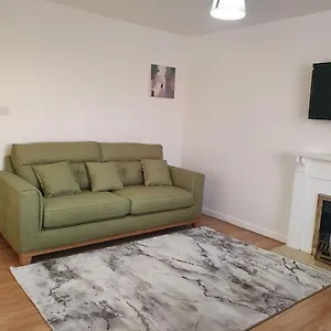 Lovely 2-bedroom With Indoor Fire Place Apartment