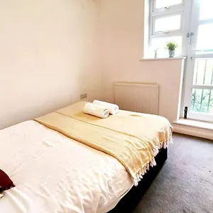 Aldgate Flats In E1. Apartment